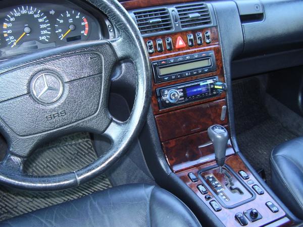 Mercedes w 210 elegance